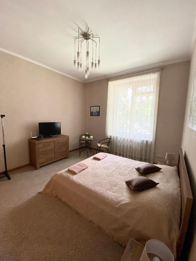 Family Lux Apartment Lviv Extérieur photo