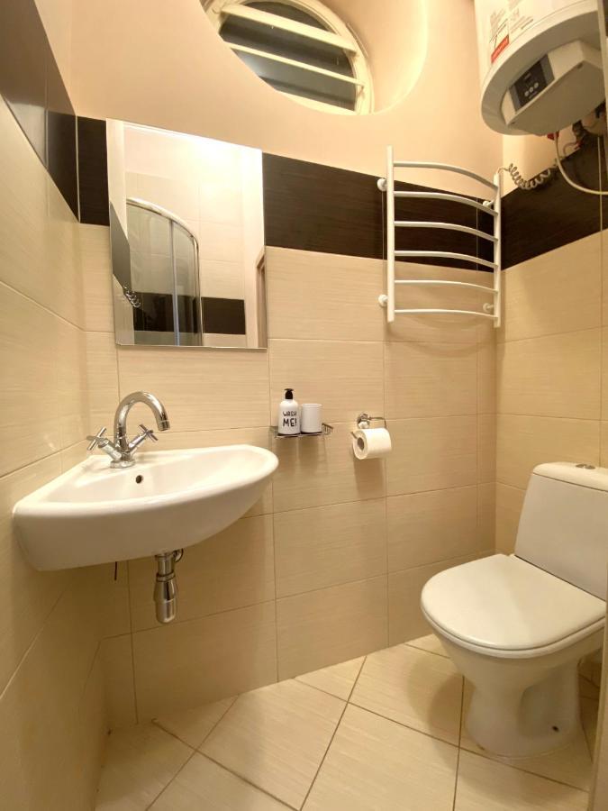 Family Lux Apartment Lviv Extérieur photo