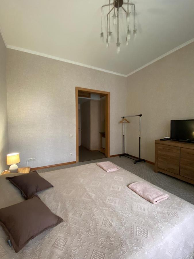 Family Lux Apartment Lviv Extérieur photo