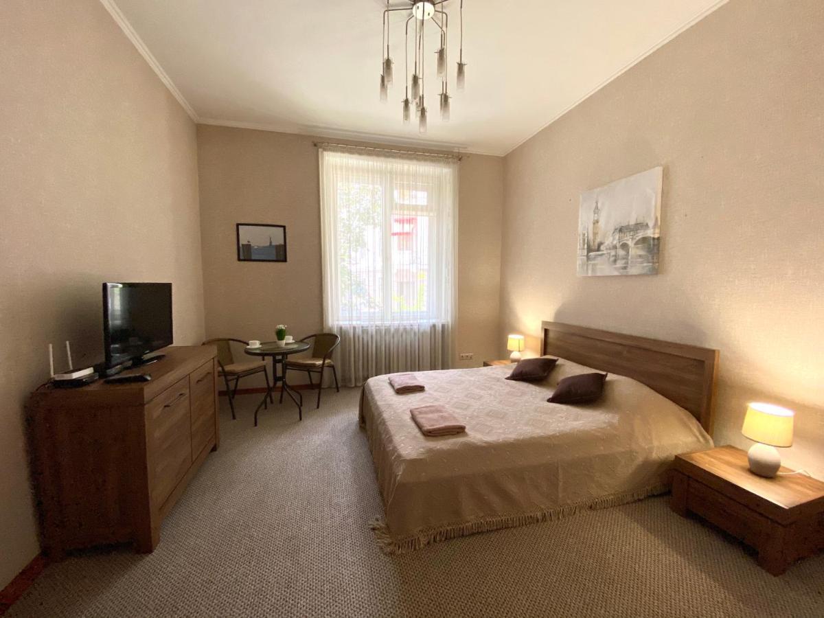 Family Lux Apartment Lviv Extérieur photo
