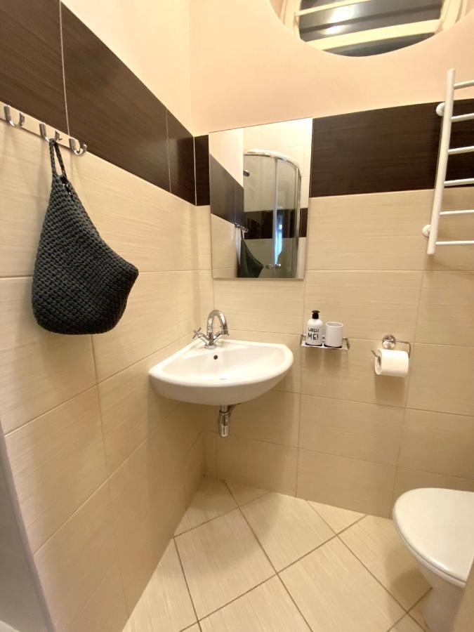 Family Lux Apartment Lviv Extérieur photo