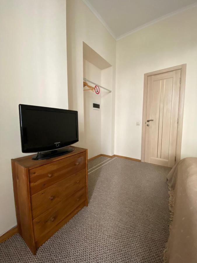 Family Lux Apartment Lviv Extérieur photo