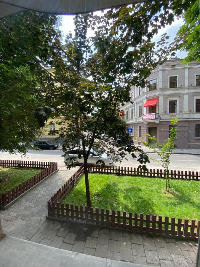 Family Lux Apartment Lviv Extérieur photo